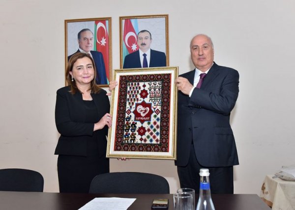 Zakir Fərəcov 60 yaşını qeyd edən kollecdə oldu, müəllimləri təltif etdi – FOTOLAR