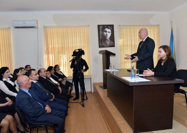Zakir Fərəcov 60 yaşını qeyd edən kollecdə oldu, müəllimləri təltif etdi – FOTOLAR