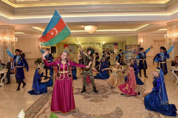 Zakir Fərəcov müəllimləri mükafatlandırdı - FOTOLAR