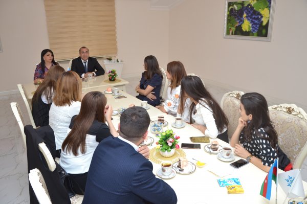 Sumqayıt YAP-çıları müəllimləri təbrik etdi -FOTOLAR