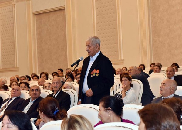 Sumqayıtın icra başçısı ağsaqallarla görüşdü -FOTOLAR