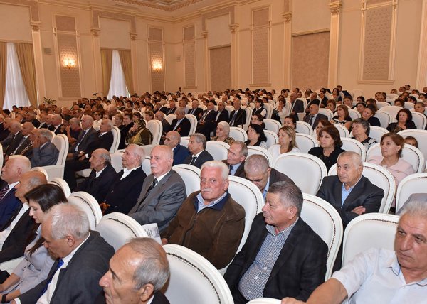 Sumqayıtın icra başçısı ağsaqallarla görüşdü -FOTOLAR