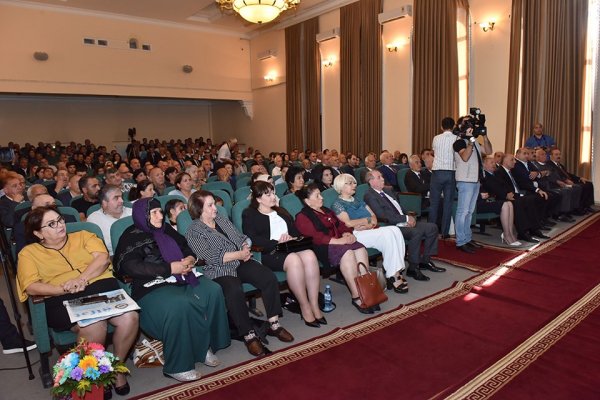 Sumqayıtın yaşıdı, Sovet kosmonavtının, Rusiya baş nazirinin dostu... - FOTOLAR Sumqayıtın yaşıdı, Sovet kosmonavtının, Rusiya baş nazirinin dostu... - FOTOLAR