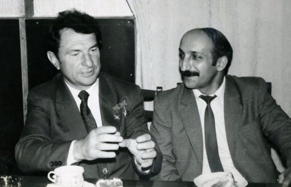 Sumqayıtın yaşıdı, Sovet kosmonavtının, Rusiya baş nazirinin dostu... - FOTOLAR Sumqayıtın yaşıdı, Sovet kosmonavtının, Rusiya baş nazirinin dostu... - FOTOLAR