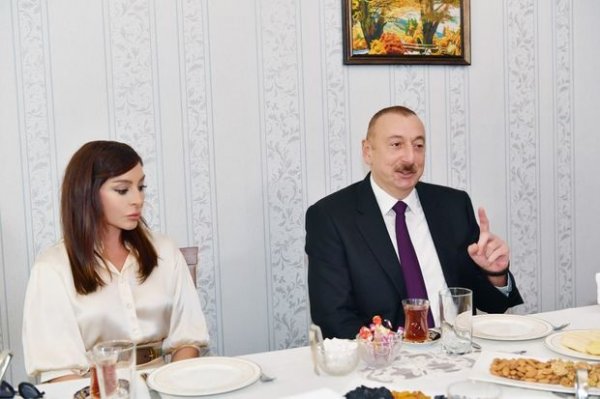 Şəhid ailəsi prezidenti və xanımını toya dəvət etdi - FOTO