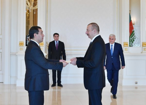 İlham Əliyev yeni səfirin etimadnaməsini qəbul etdi -FOTO