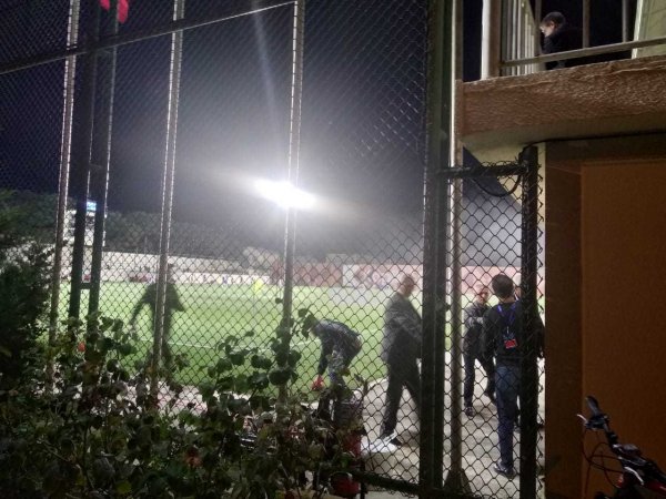 Sumqayıtda Azərbaycan - İsveçrə oyununda yanğın baş verib - FOTO