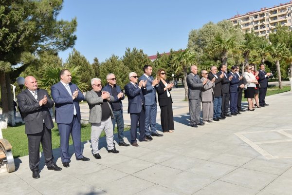 Sumqayıtda “Biz müstəqilik!” flaşmobu - FOTOLAR