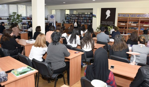 Sumqayıtda yazıçı Günel Eyvazlı ilə görüş keçirilib, mühazirəsi dinlənilib - FOTOLAR