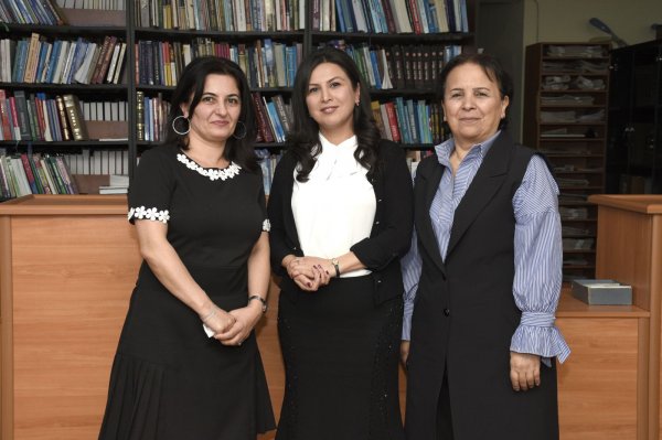 Sumqayıtda yazıçı Günel Eyvazlı ilə görüş keçirilib, mühazirəsi dinlənilib - FOTOLAR