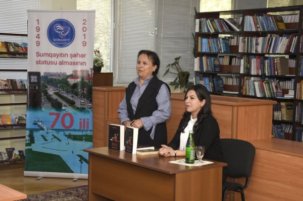 Sumqayıtda yazıçı Günel Eyvazlı ilə görüş keçirilib, mühazirəsi dinlənilib - FOTOLAR