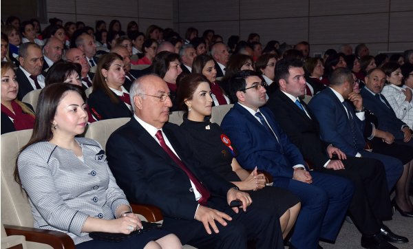 “Sumqayıtın tarixi və bu günü: məktəblilərin gözü ilə” müsabiqəsinin qalibləri mükafatlandırıldı - FOTOLAR “Sumqayıtın tarixi və bu günü: məktəblilərin gözü ilə” müsabiqəsinin qalibləri mükafatlandırıldı - FOTOLAR