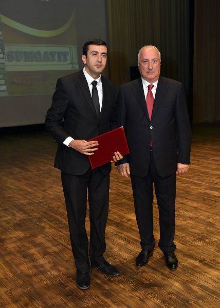 “Sumqayıtın tarixi və bu günü: məktəblilərin gözü ilə” müsabiqəsinin qalibləri mükafatlandırıldı - FOTOLAR “Sumqayıtın tarixi və bu günü: məktəblilərin gözü ilə” müsabiqəsinin qalibləri mükafatlandırıldı - FOTOLAR