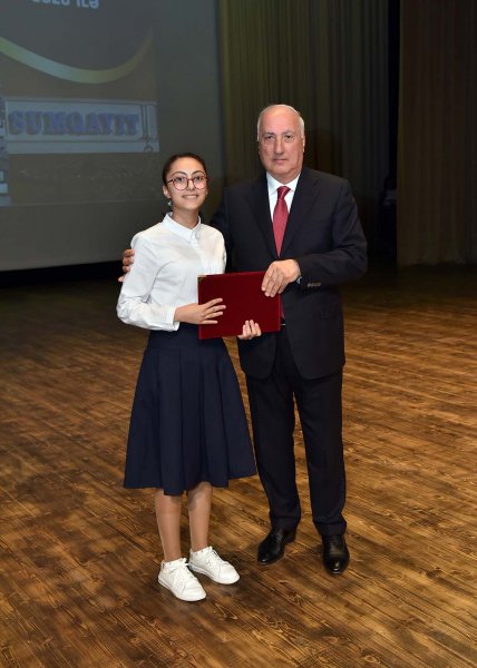 “Sumqayıtın tarixi və bu günü: məktəblilərin gözü ilə” müsabiqəsinin qalibləri mükafatlandırıldı - FOTOLAR “Sumqayıtın tarixi və bu günü: məktəblilərin gözü ilə” müsabiqəsinin qalibləri mükafatlandırıldı - FOTOLAR