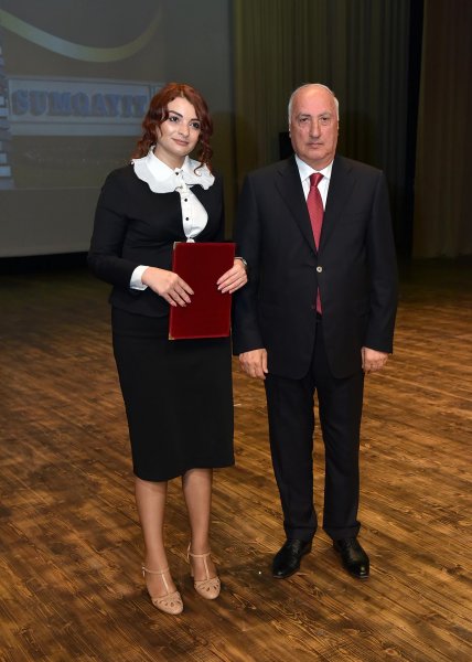 “Sumqayıtın tarixi və bu günü: məktəblilərin gözü ilə” müsabiqəsinin qalibləri mükafatlandırıldı - FOTOLAR “Sumqayıtın tarixi və bu günü: məktəblilərin gözü ilə” müsabiqəsinin qalibləri mükafatlandırıldı - FOTOLAR