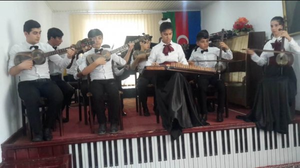 Xırdalan şəhər 11 illik musiqi məktəbinin kollektivi Lənkəranda konsert proqramı ilə çıxış ediblər - FOTOLAR Xırdalan şəhər 11 illik musiqi məktəbinin kollektivi Lənkəranda konsert proqramı ilə çıxış ediblər - FOTOLAR