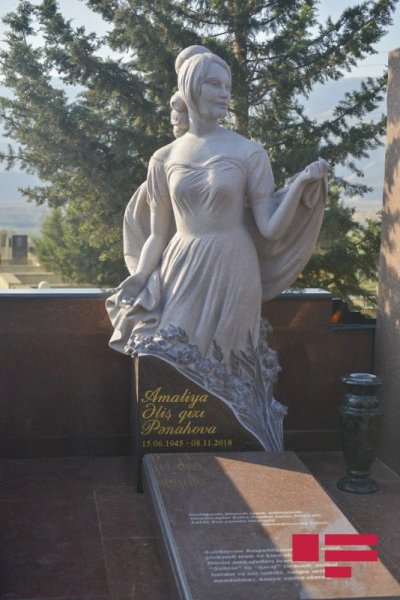 Amaliya Pənahovanın abidəsi ucaldıldı - Foto