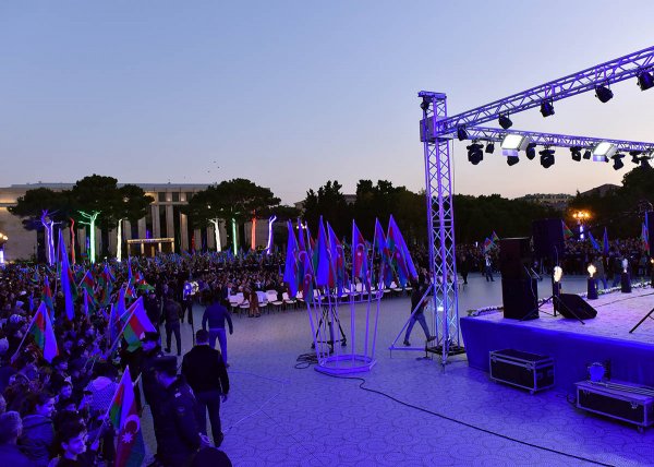 Sumqayıtda möhtəşəm açıq hava konserti təşkil edilib – FOTOLAR