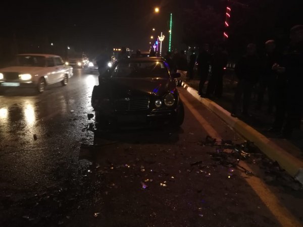 Sumqayıtda iki maşın toqquşdu - VİDEO (FOTO)
