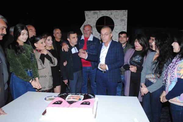 Sumqayıtlı aktyor yenidən doğma səhnəyə qayıtdı... - FOTO
