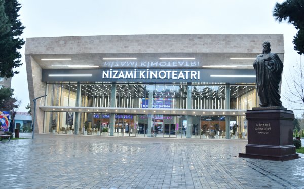 İlham Əliyev Sumqayıtda “Nizami” kinoteatrında – FOTOLAR