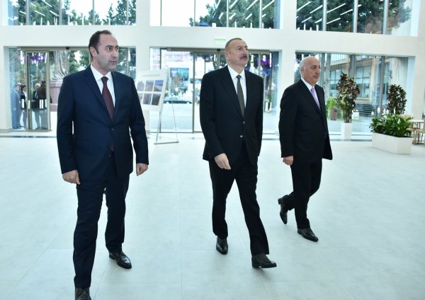 İlham Əliyev Sumqayıtda “Nizami” kinoteatrında – FOTOLAR