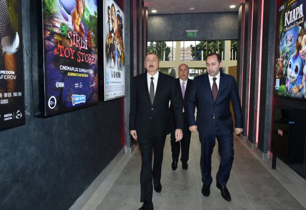 İlham Əliyev Sumqayıtda “Nizami” kinoteatrında – FOTOLAR