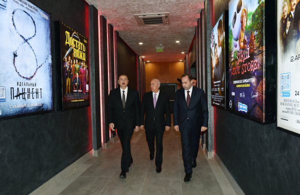 İlham Əliyev Sumqayıtda “Nizami” kinoteatrında – FOTOLAR