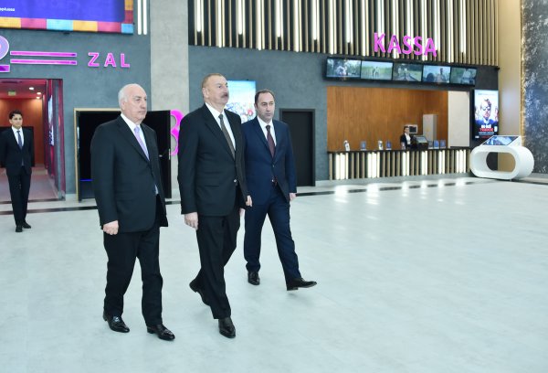 İlham Əliyev Sumqayıtda “Nizami” kinoteatrında – FOTOLAR