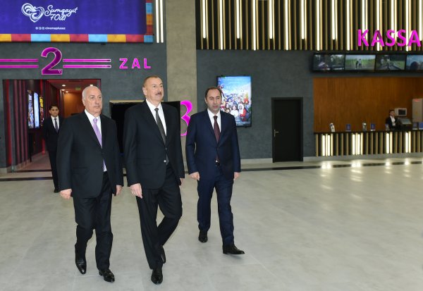 İlham Əliyev Sumqayıtda “Nizami” kinoteatrında – FOTOLAR