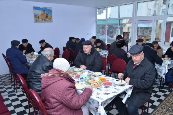 Sumqayıtda "Ahıllar üçün günərzi qaygı mərkəzi” uğurla fəaliyyətini davam etdirir - FOTOLAR