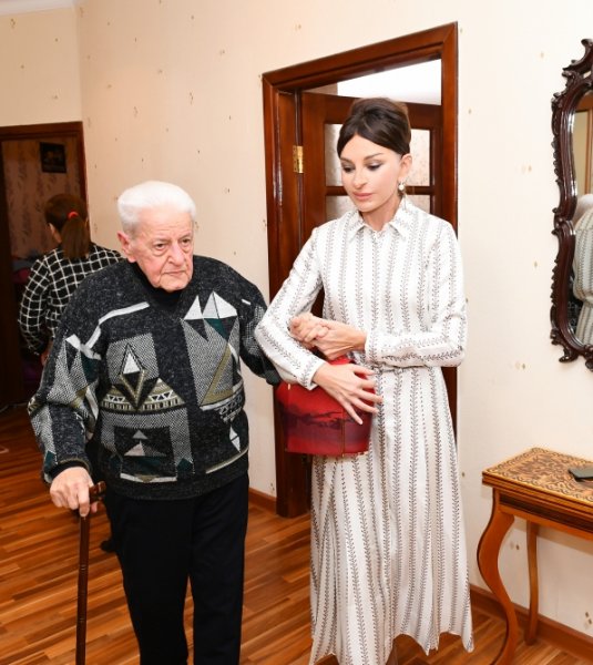 Birinci vitse-prezident xalq artistinin evində -FOTOLAR