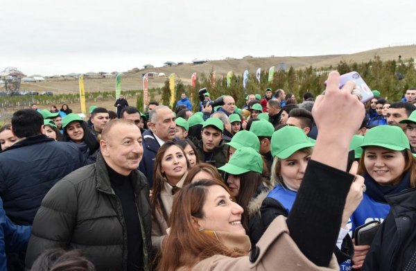 Prezident və xanımının Şamaxıda sakinlərlə səmimi FOTOLARI