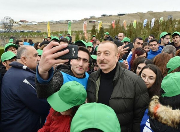 Prezident və xanımının Şamaxıda sakinlərlə səmimi FOTOLARI