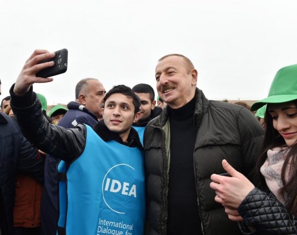 Prezident və xanımının Şamaxıda sakinlərlə səmimi FOTOLARI
