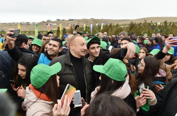 Prezident və xanımının Şamaxıda sakinlərlə səmimi FOTOLARI