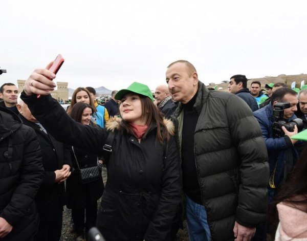 Prezident və xanımının Şamaxıda sakinlərlə səmimi FOTOLARI