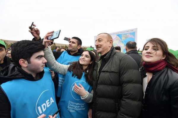 Prezident və xanımının Şamaxıda sakinlərlə səmimi FOTOLARI