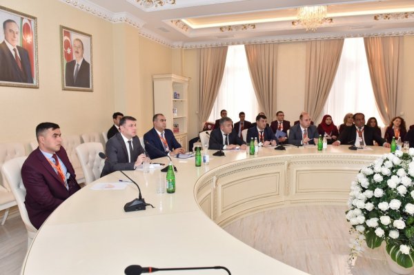 Sumqayıtda reklam idarələrinin əməkdaşlarına qanunvericiliyin tələbləri izah olunub - FOTOLAR