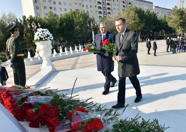 Sumqayıtda Heydər Əliyevin anım mərasimi keçirilib – FOTOLAR