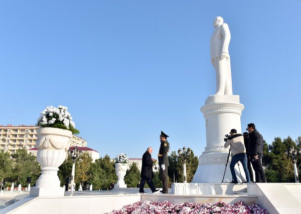 Sumqayıtda Heydər Əliyevin anım mərasimi keçirilib – FOTOLAR