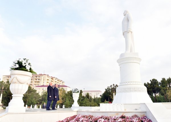 Təhsil naziri Sumqayıtda vətəndaşları qəbul edib - FOTO