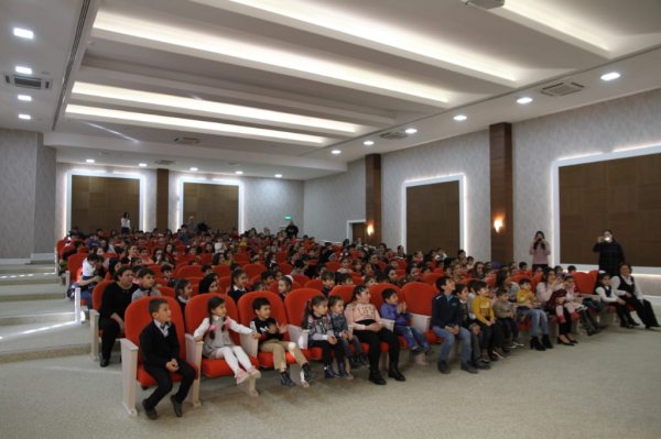 Xızıda “Günəşim” kukla teatrı “Qırmızı papaq” tamaşasını nümayiş etdirib - FOTO Xızıda “Günəşim” kukla teatrı “Qırmızı papaq” tamaşasını nümayiş etdirib - FOTO