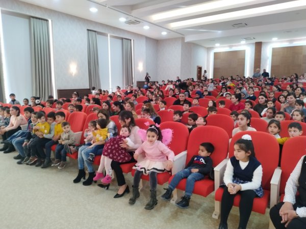 Xızıda “Günəşim” kukla teatrı “Qırmızı papaq” tamaşasını nümayiş etdirib - FOTO Xızıda “Günəşim” kukla teatrı “Qırmızı papaq” tamaşasını nümayiş etdirib - FOTO