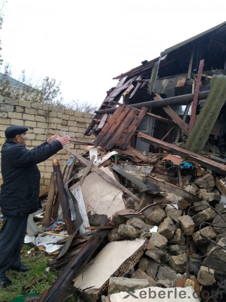 Sumqayıtda "makler"in özbaşınalığı: vətəndaşın 20 illik evini sökdülər - VİDEO (FOTO)