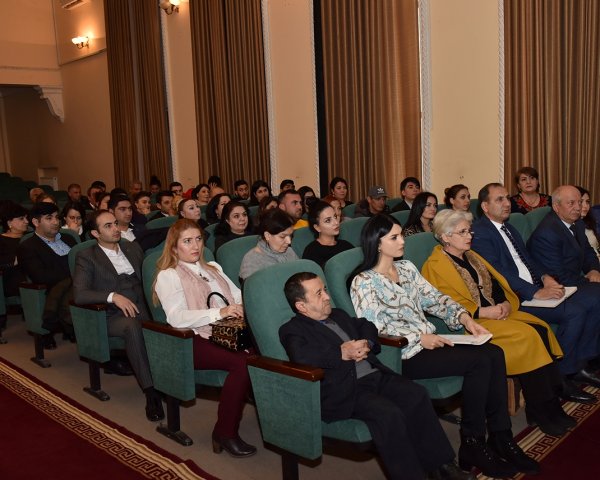 Sumqayıtda rəis klub kollektivlərini topladı və... - FOTO Sumqayıtda rəis klub kollektivlərini topladı və... - FOTO