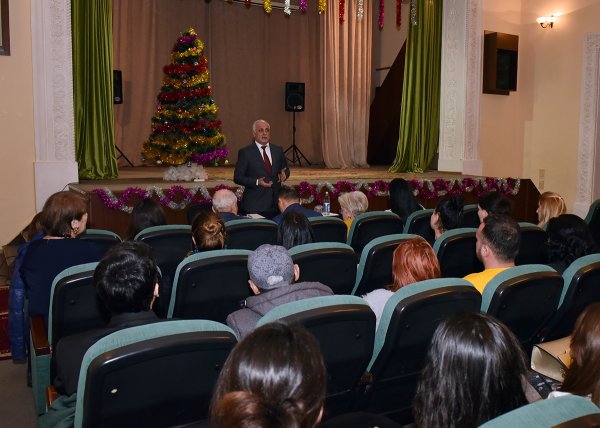 Sumqayıtda rəis klub kollektivlərini topladı və... - FOTO Sumqayıtda rəis klub kollektivlərini topladı və... - FOTO
