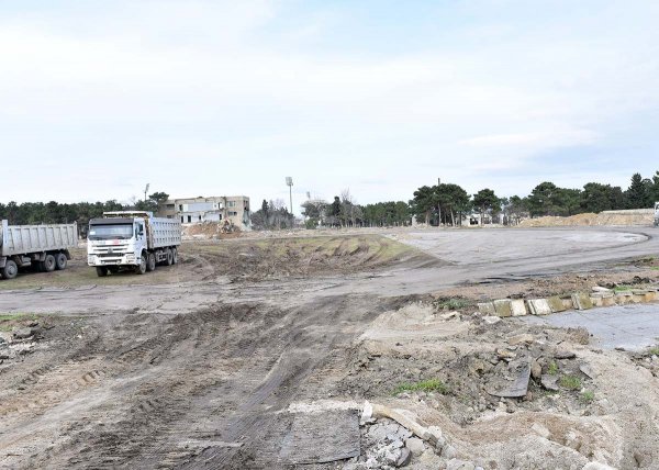Zakir Fərəcov Sumqayıt şəhər stadionunda görülən işlərlə tanış oldu – FOTOLAR
