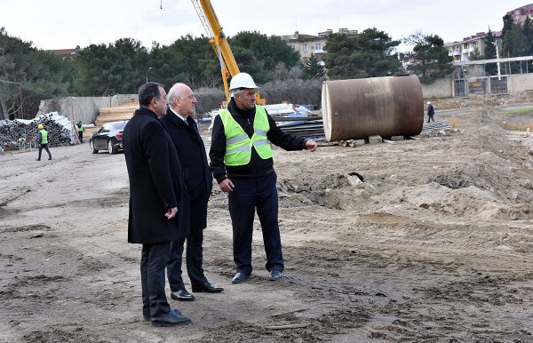 Zakir Fərəcov Sumqayıt şəhər stadionunda görülən işlərlə tanış oldu – FOTOLAR
