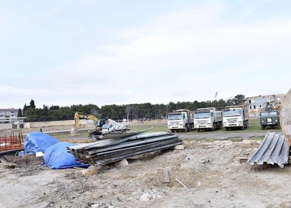Zakir Fərəcov Sumqayıt şəhər stadionunda görülən işlərlə tanış oldu – FOTOLAR